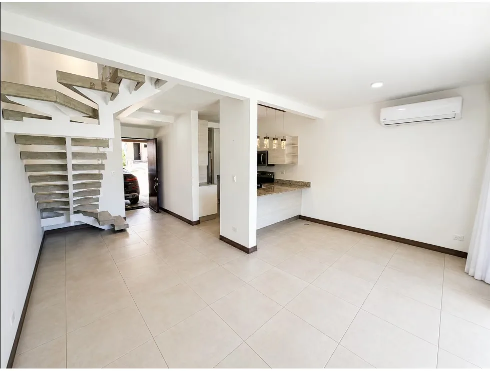 Beautiful house with appliances for rent in Ciudad Colón. — photo 4