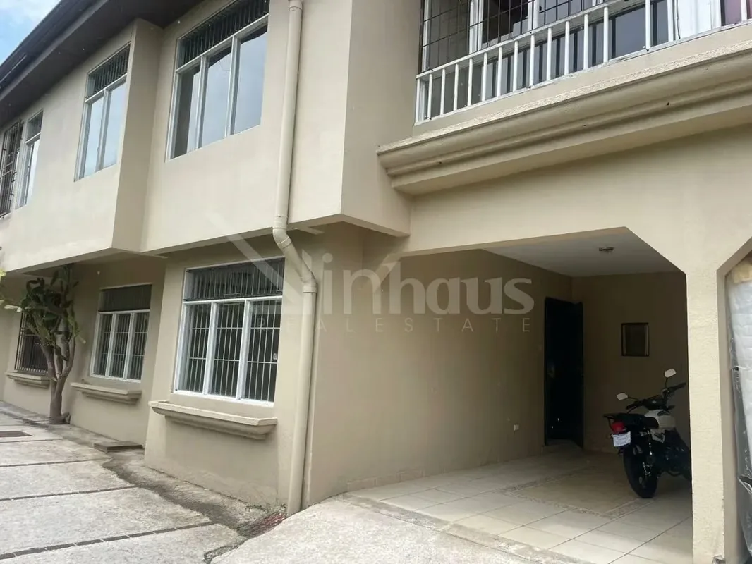 José María Zeledón en Curridabat alberga este conjunto exclusivo de cuatro residencias independientes, donde se encuentra disponible esta casa de dos niveles con 160 metros cuadrados ...