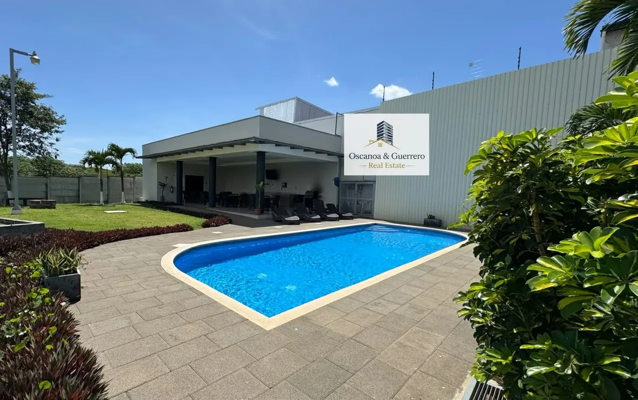 Apartamento sin amueblar con hermosas vistas en San Joaquín de Flores. El apartamento se ubica en el 4to nivel con disponibilidad de ascensor. El alquiler incluye la cuota condominal. ...