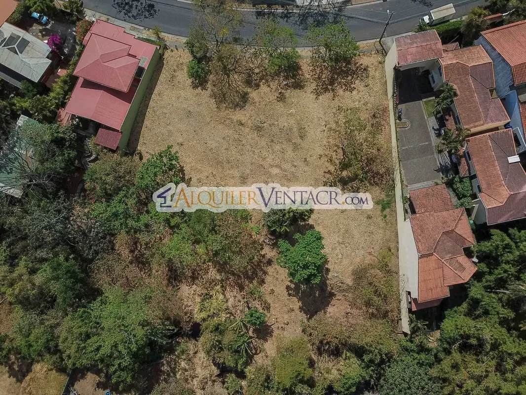 For sale exclusive flat lot in the best area of Jaboncillos Escazu (close to the tennis courts), measures 2,640 m2, has beautiful views. Sale price $700,000. If you want to see more ...