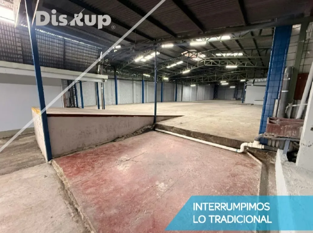 Warehouse for rent with showroom in Tibás. Close to Route 32.