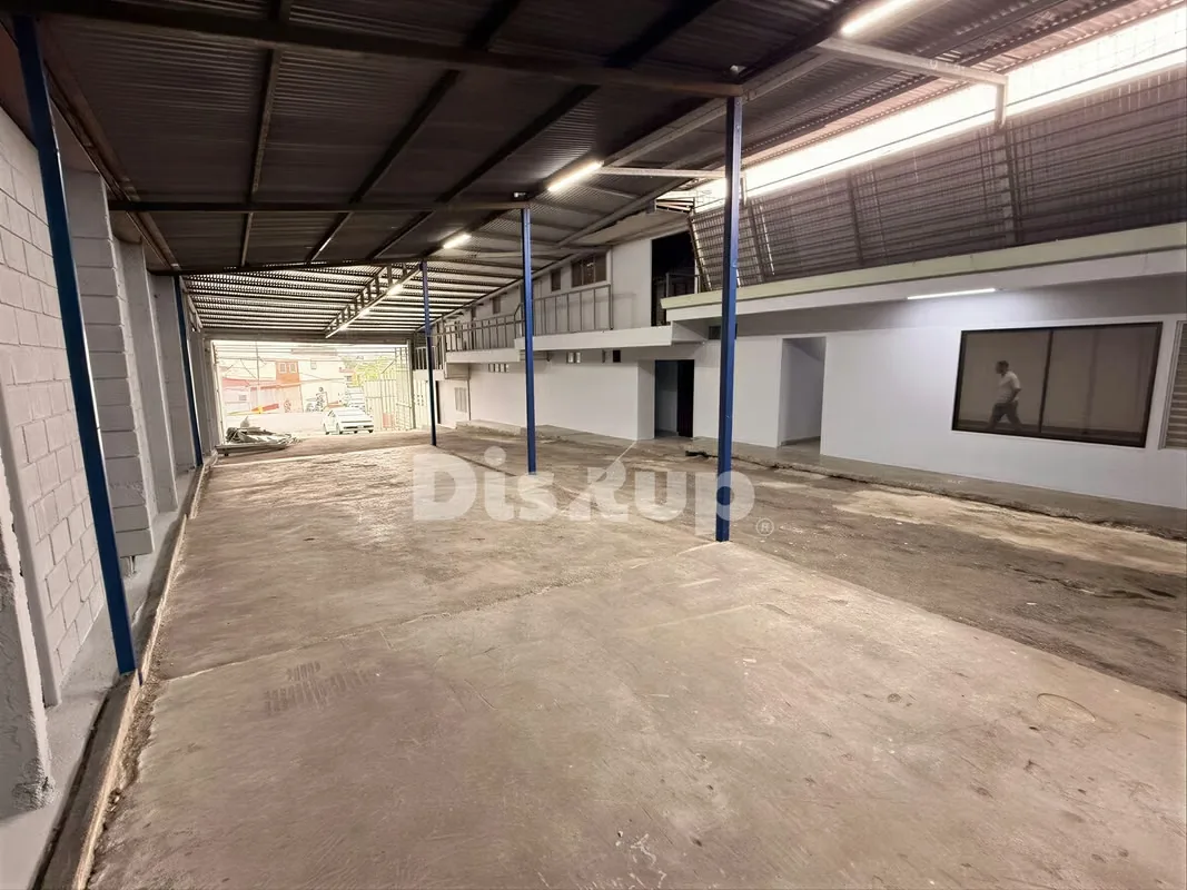 Warehouse for rent with showroom in Tibás. Close to Route 32. — photo 4