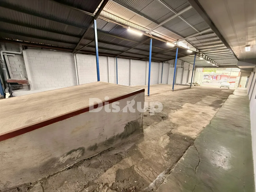 Warehouse for rent with showroom in Tibás. Close to Route 32. — photo 5