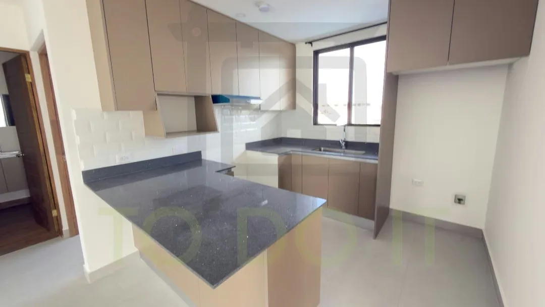 Apartamento Nuevo, en Excelente ubicación y distribución, muy central, de 2 habitaciones independientes, con terraza y excelente vista.