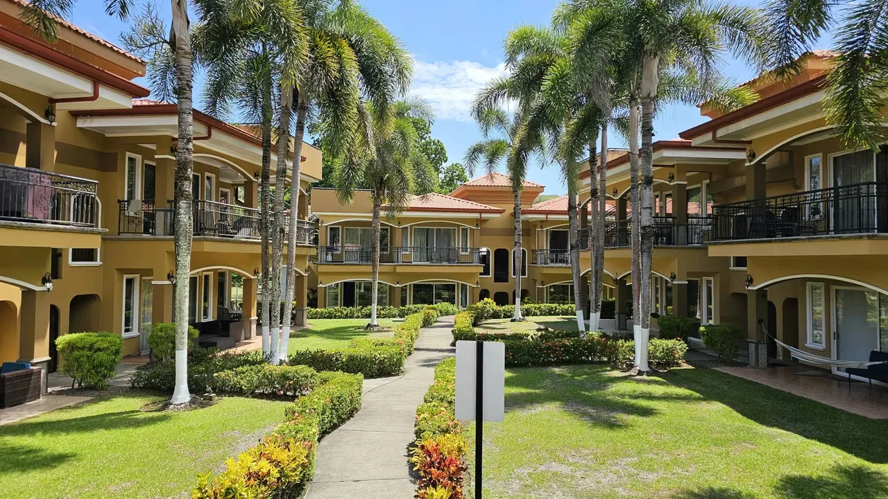 Disfrute de un refugio exclusivo en primera planta, diseñado para quienes buscan comodidad ...