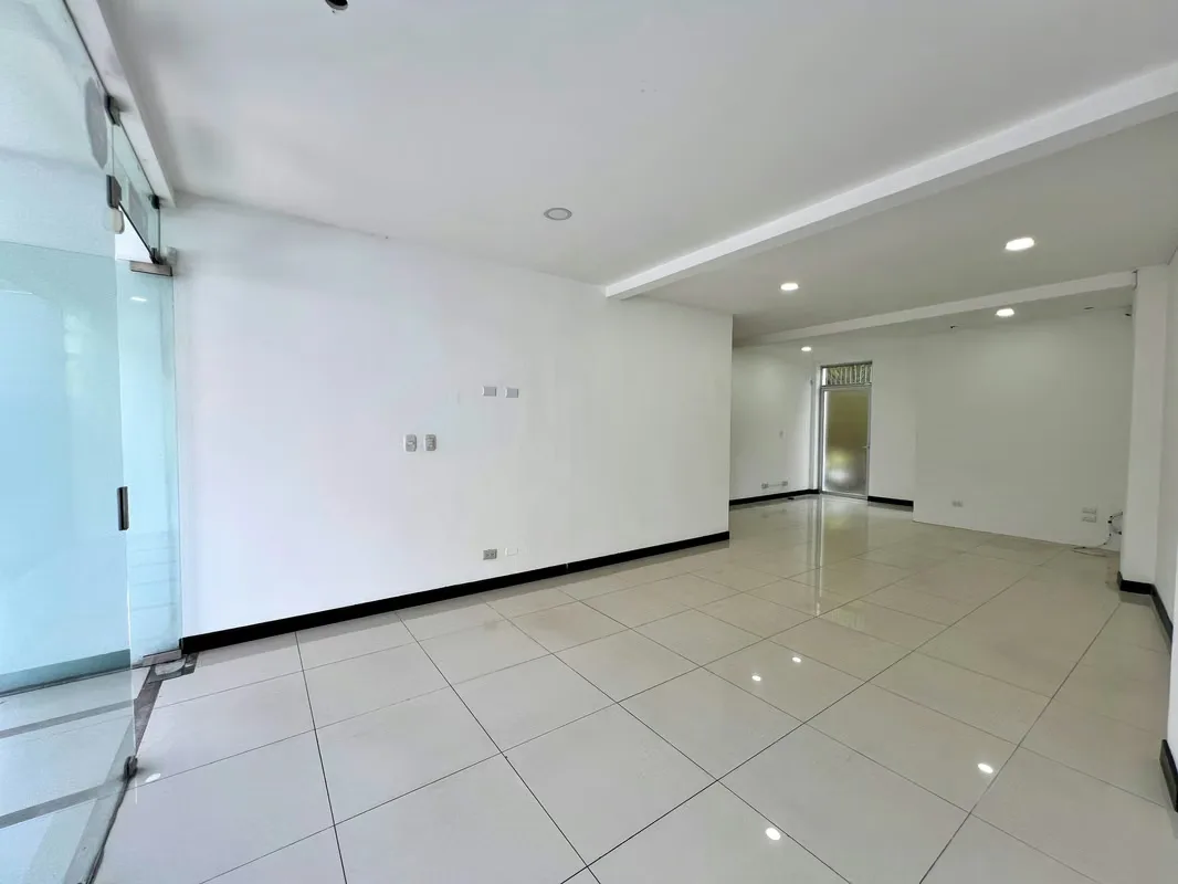 Commercial Space for Rent on Main Road, Tres Ríos (IC)