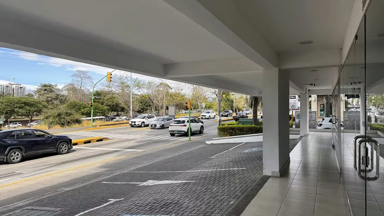 Commercial Space for Rent | La Sabana, facing main road with parking