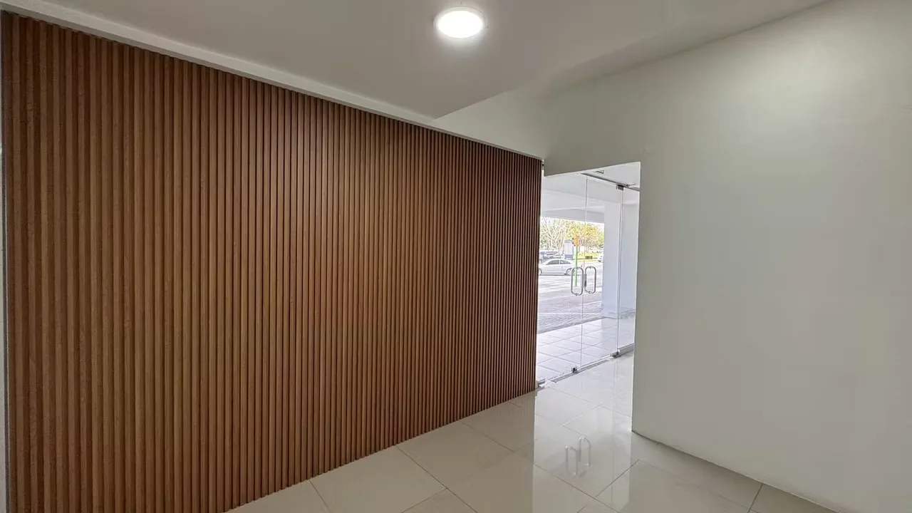 Commercial Space for Rent | La Sabana, facing main road with parking, photo 3