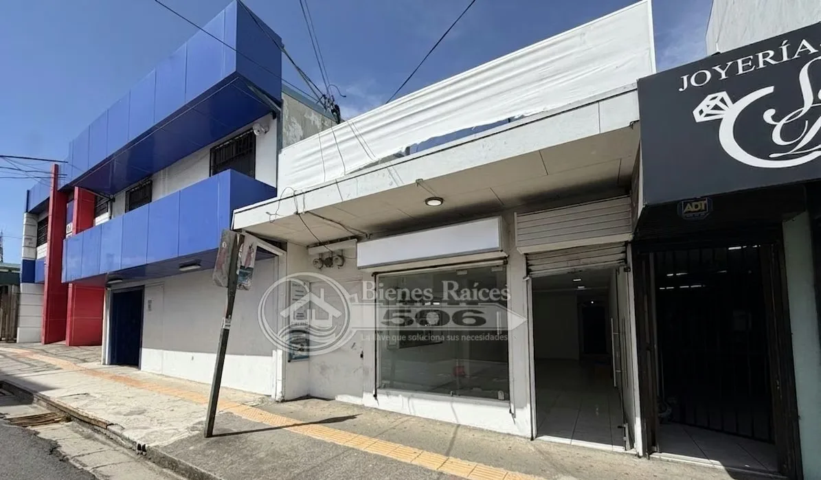 Ubicación estratégica, a la par de Ferretería Brenes, en una zona de alto tránsito vehicular y peatonal, ideal para hacer crecer su negocio.
