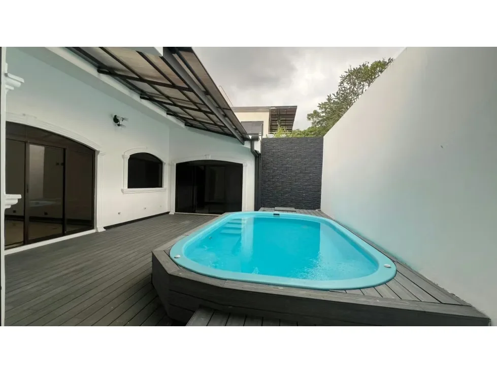 ALQUILER HERMOSA CASA EN TRES RIOS DE 1 PLANTA RECIEN REMODELADA — photo 3