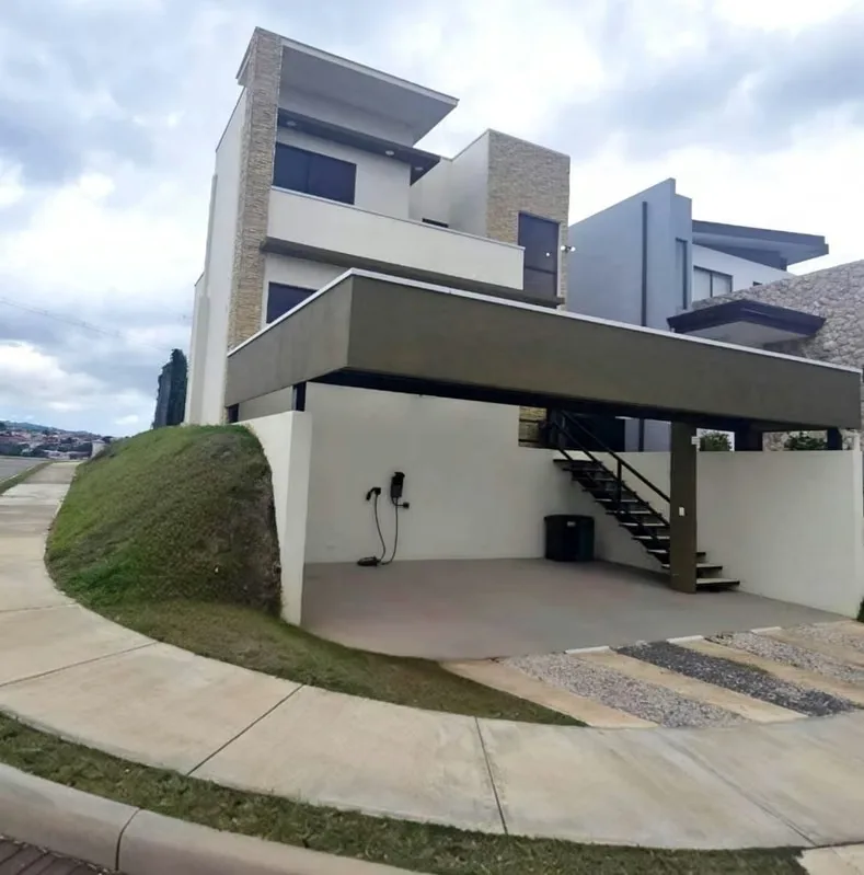 Casa nueva en condominio privado, ubicado en Los Sitios de Moravia.