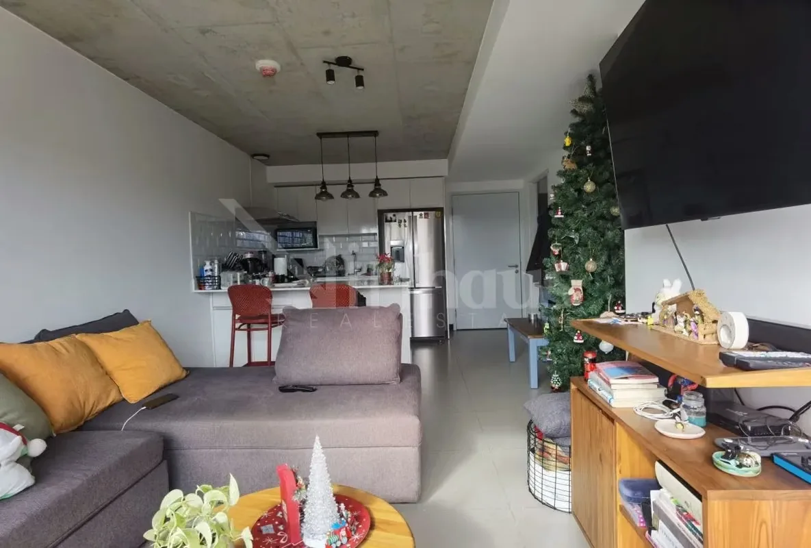 Ubicado en el 5.º piso. En una zona privilegiada del este de la capital, con fácil acceso a comercios, servicios y las principales escuelas del sector. La propiedad ofrece excelentes ... — photo 3