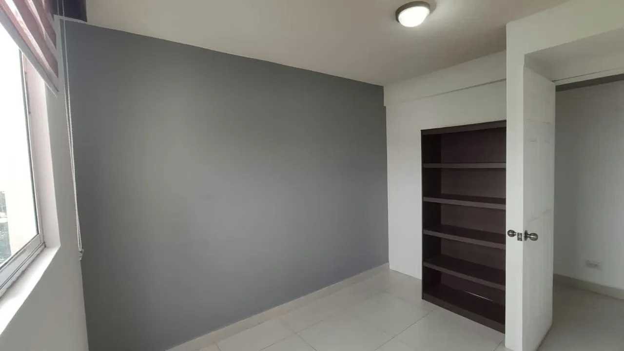 Apartamento muy céntrico en el centro , 2 habitaciones, sala comedor cocina, 2 baños completos, 2 parqueos, seguridad 24 horas, se permite mascota pequeña.