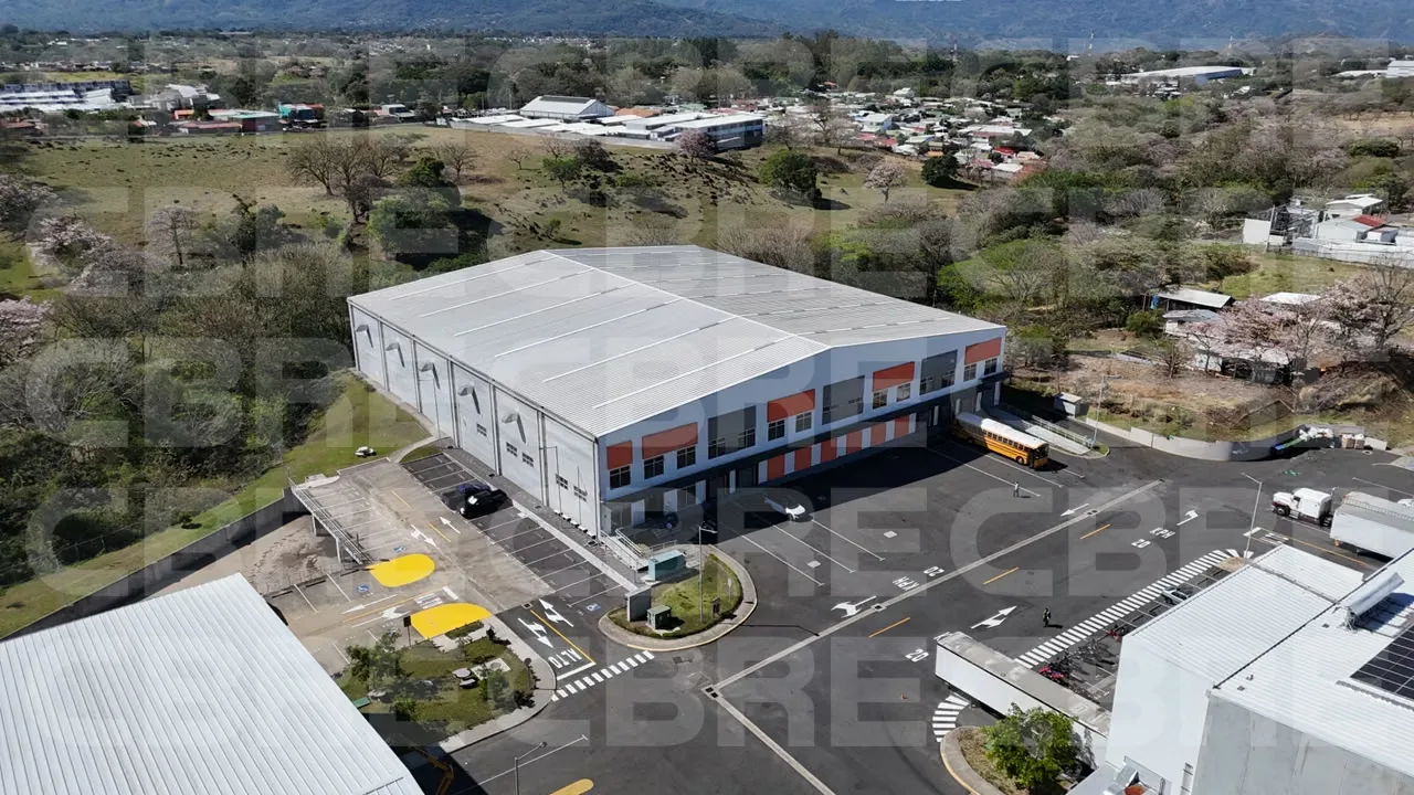 La nave está ubicada en Multiplx Coyol en Alajuela y cuenta con las siguientes características: