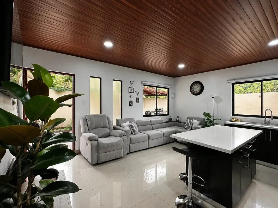 Se Vende Casa en San Gabriel de Aserrí, (Financiamiento Bancario del 99%)