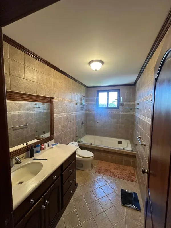 Hermosa casa en venta en Santo Domingo de Heredia, ubicada en el exclusivo Residencial Calle del Rey, una zona tranquila, segura y de alta plusvalía, ideal para familias que buscan ... — photo 2