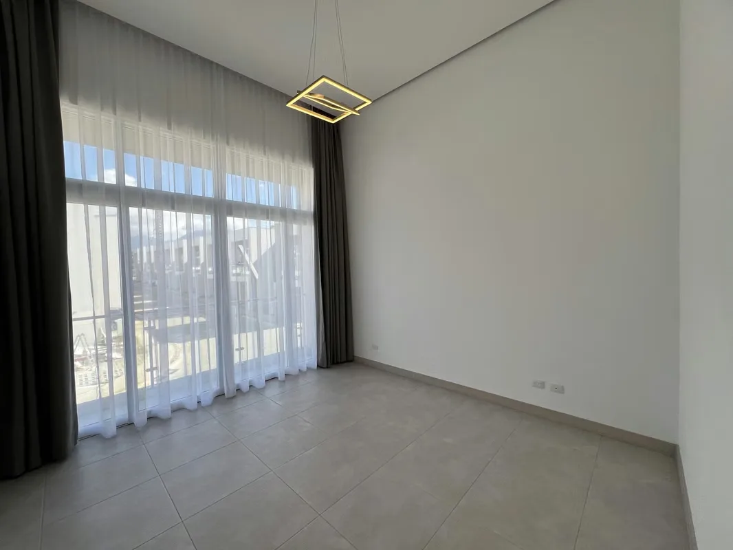 Casa ubicada en Guachipelin Norte, en Condominio Nuevo, lujoso con excelentes y muy completas amenidades, acabados impecables, diseño amplio y moderno, con linea blanca, lamparas ... — photo 5