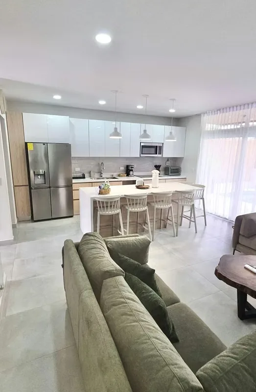 Disfrute del estilo de vida que ofrece esta hermosa casa en Jacó, diseñada con espacios para compartir en familia o amigos, una excelente opción tanto para uso personal como para ... — photo 3