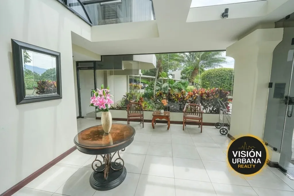 Apartment in the Torre Altos Condominium, a boutique 7-story tower with only 14 units. This apartment offers 192 square meters of living space distributed as follows:, photo 2