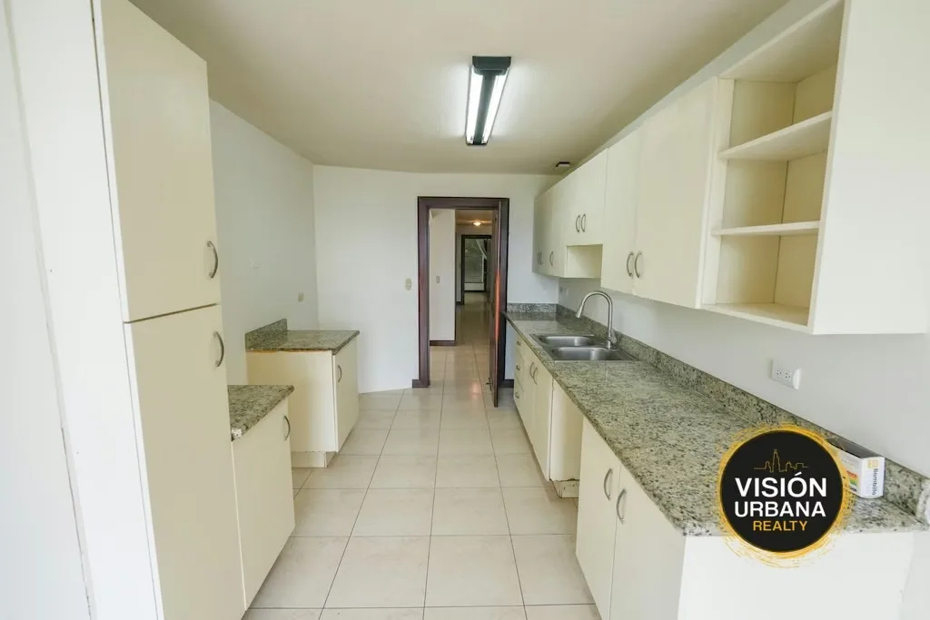 Apartment in the Torre Altos Condominium, a boutique 7-story tower with only 14 units. This apartment offers 192 square meters of living space distributed as follows:, photo 5