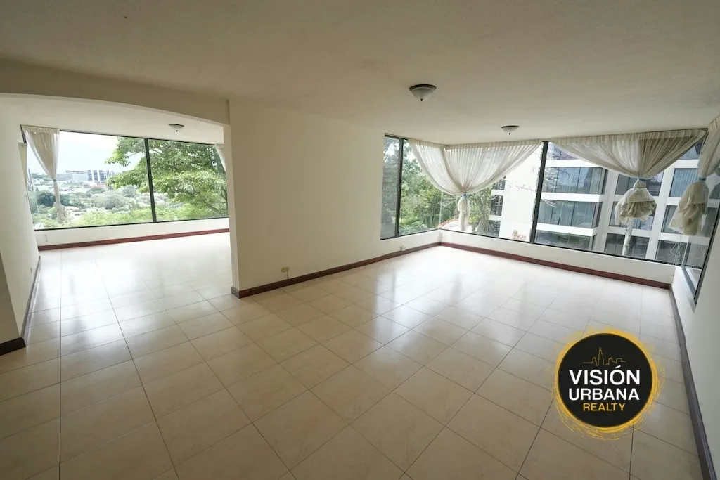 Apartment in the Torre Altos Condominium, a boutique 7-story tower with only 14 units. This apartment offers 192 square meters of living space distributed as follows:
