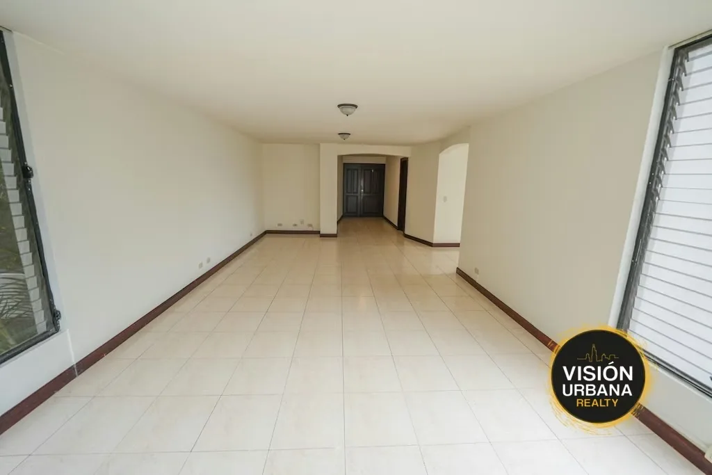 Apartment in the Torre Altos Condominium, a boutique 7-story tower with only 14 units. This apartment offers 192 square meters of living space distributed as follows: — photo 3