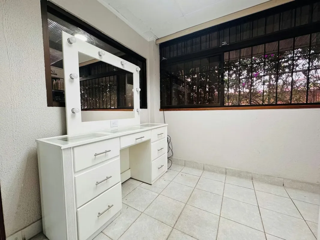 Spacious commercial space for rent in La Uruca — photo 3