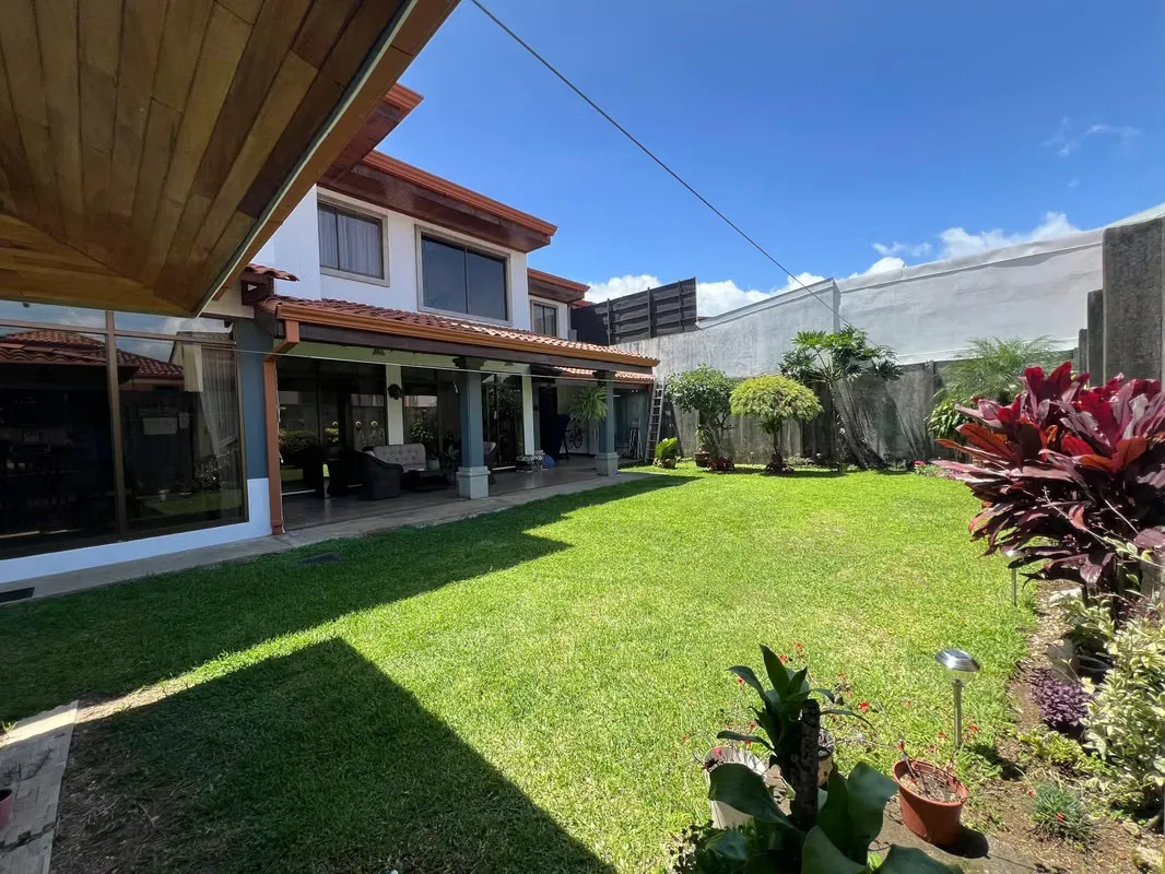 Exclusiva casa de ensueño en Residencial La Amada – ¡Viva con estilo y seguridad! — photo 4