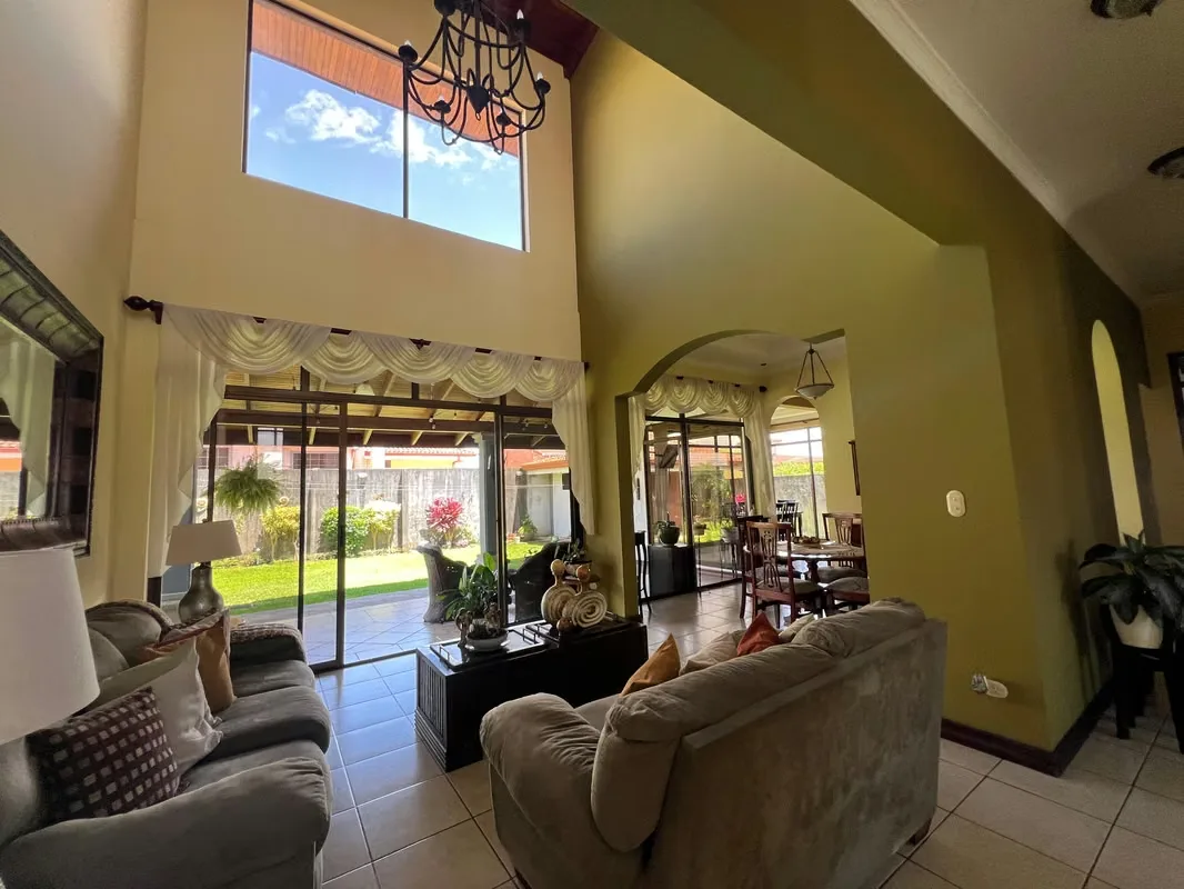 Exclusiva casa de ensueño en Residencial La Amada – ¡Viva con estilo y seguridad! — photo 5