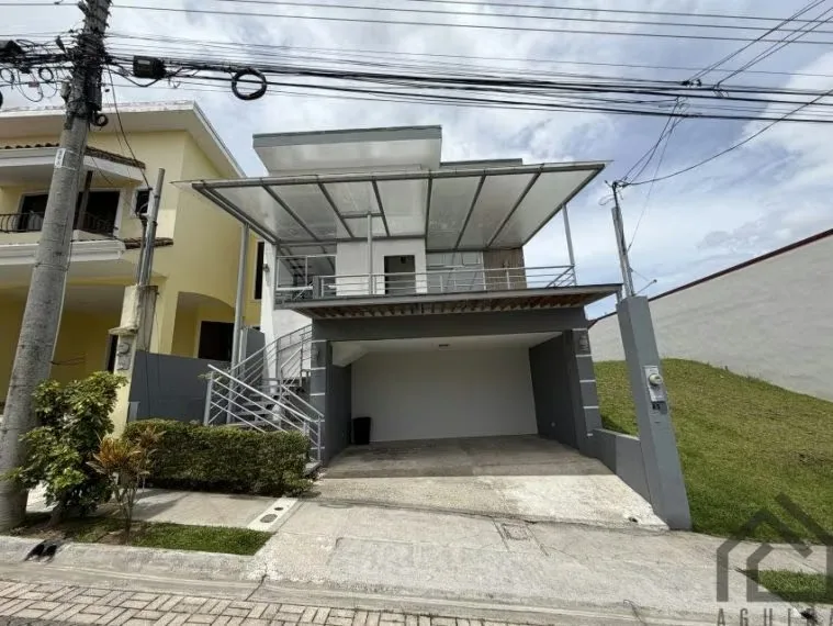 Two-Story House in the Lomas de Montes de Oca Gated Community in Sabanilla de San Pedro