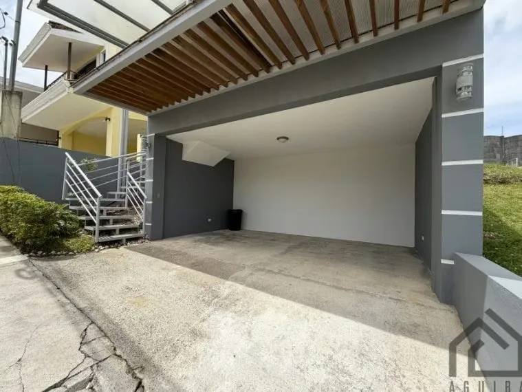 Two-Story House in the Lomas de Montes de Oca Gated Community in Sabanilla de San Pedro — photo 3