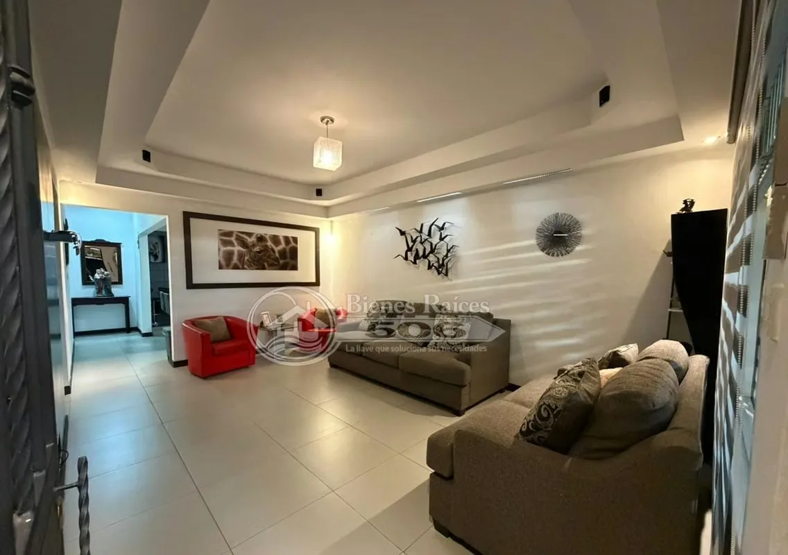 Disfruta de vivir en una zona segura, tranquila y con una ubicación privilegiada, ...