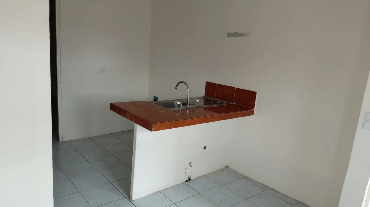 Acogedor Apartamento en 2do Piso. Ideal para persona sola o pareja que busque un espacio cómodo, privado y listo para mudarse.