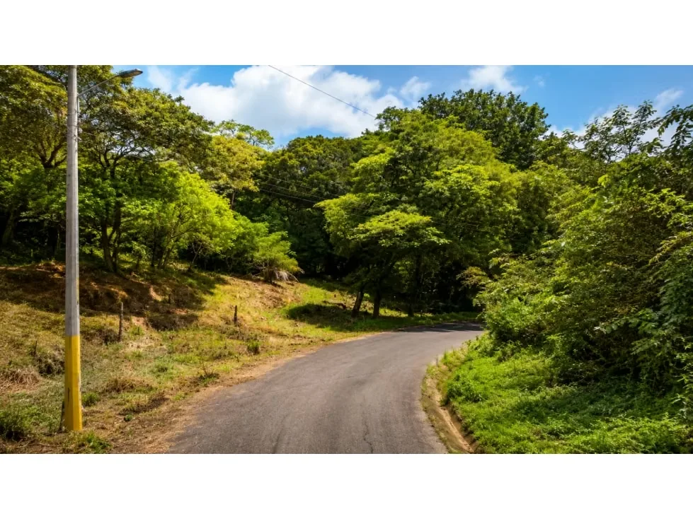 Te presento este increíble terreno en Turrubares, provincia de San José, ideal para aquellos que buscan invertir en un sitio tranquilo y rodeado de naturaleza. Con un área total de ... — photo 2
