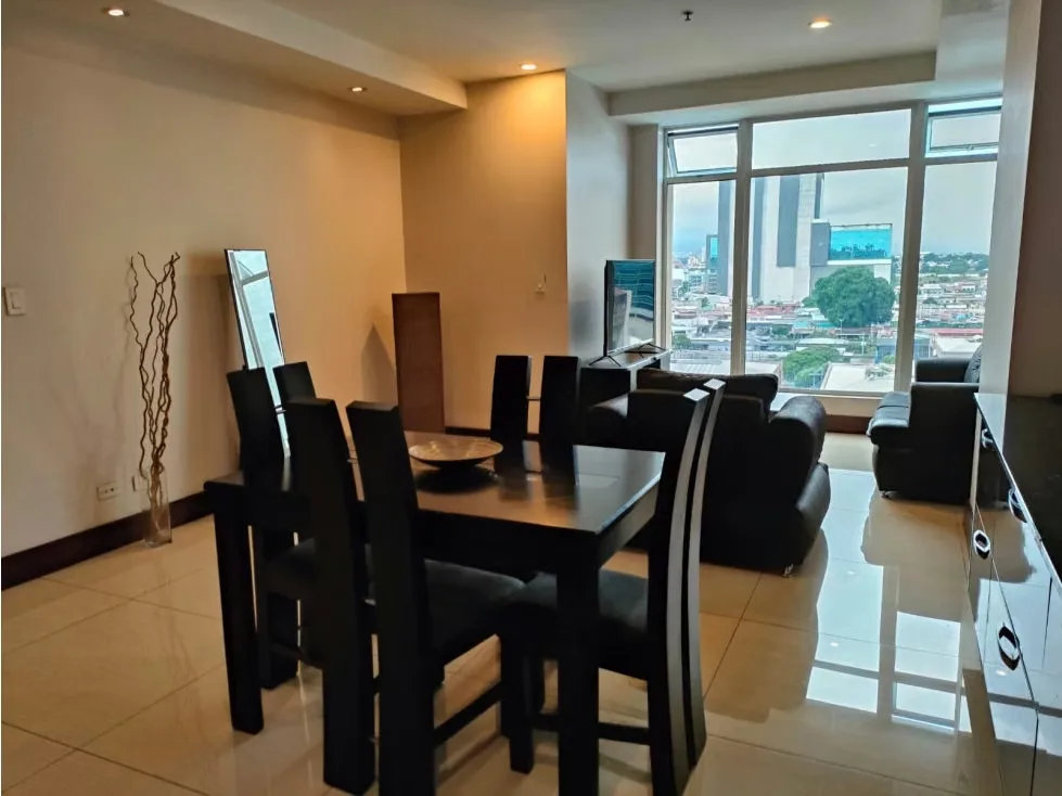 Se vende apartamento amueblado ubicado en una de las zonas más prestigiosas y de fácil acceso de la ciudad, a tan solo unos pasos del Parque La Sabana. La propiedad se encuentra ...