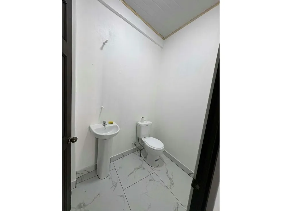 Ubique su negocio en un moderno y exclusivo plaza comercial nueva, estratégicamente localizado en Cartago ... — photo 2