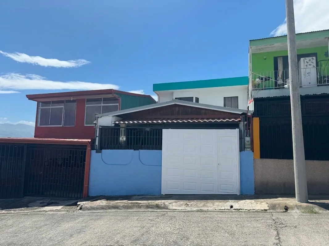¿Buscás una casa amplia, moderna, súper segura y que cumpla con los más altos estándares? Esta hermosa propiedad de dos ...
