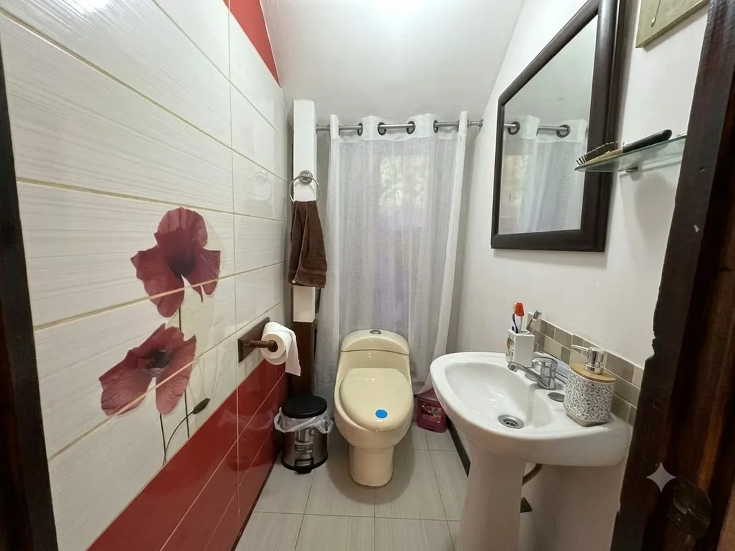 ¿Buscás una casa amplia, moderna, súper segura y que cumpla con los más altos estándares? Esta hermosa propiedad de dos ... — photo 5