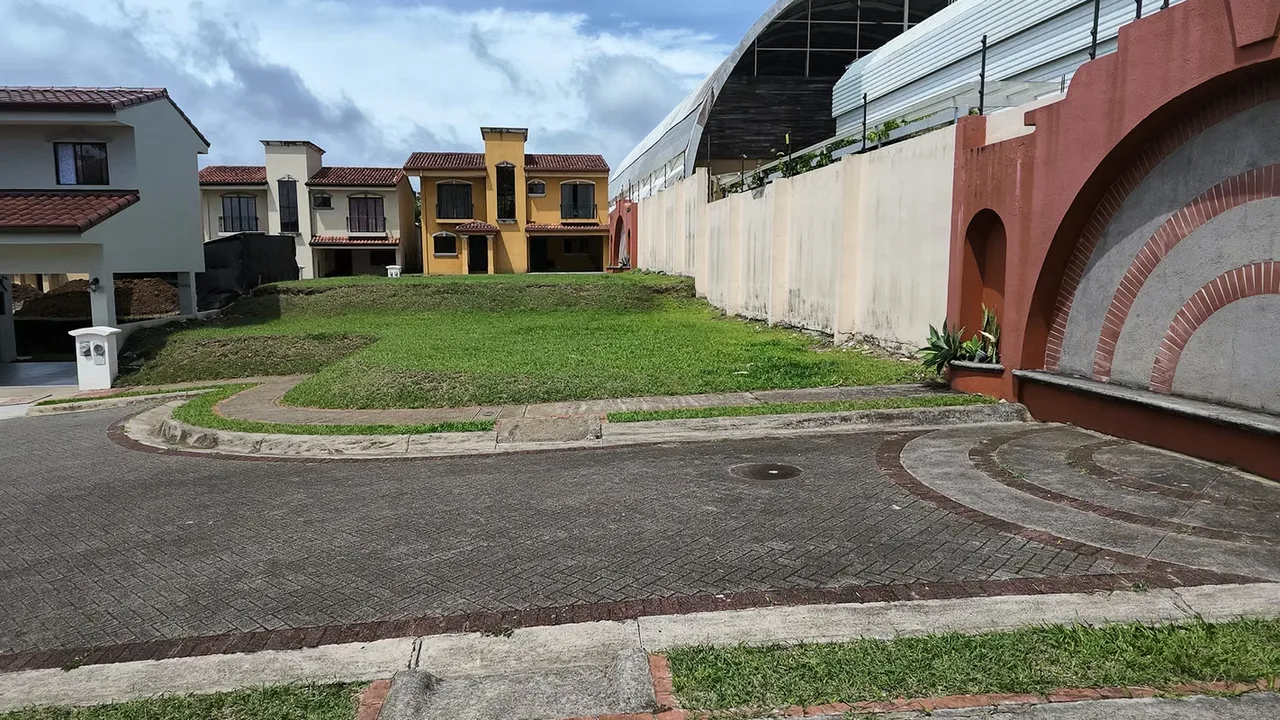 Flat Lot for Sale in Villas de Santo Domingo | 178.53 m² | CRC 41 Million