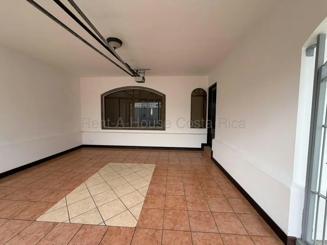 Descubre el equilibrio ideal entre tranquilidad, seguridad y confort en esta encantadora residencia ubicada en una tranquila calle sin salida de San Pablo de Heredia. Uno de los ... — photo 3