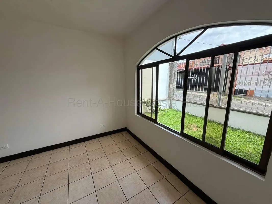 Descubre el equilibrio ideal entre tranquilidad, seguridad y confort en esta encantadora residencia ubicada en una tranquila calle sin salida de San Pablo de Heredia. Uno de los ... — photo 5