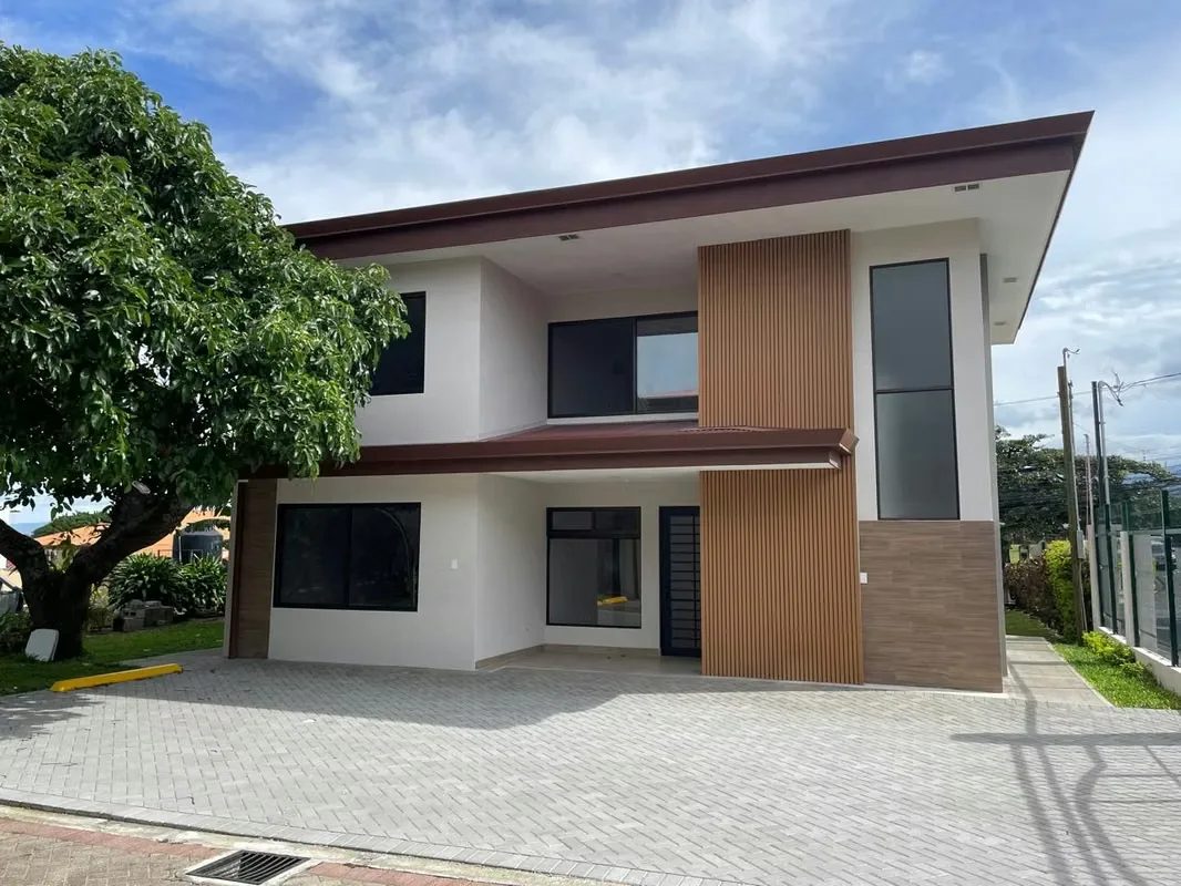 Apartamento nuevo tipo estudio, tanto en primer nivel como en segundo. 68mt2. sin amueblar. Una habitación amplia, sala-comedor, baño y cuarto de lavado, parqueo para dos vehículos. ...