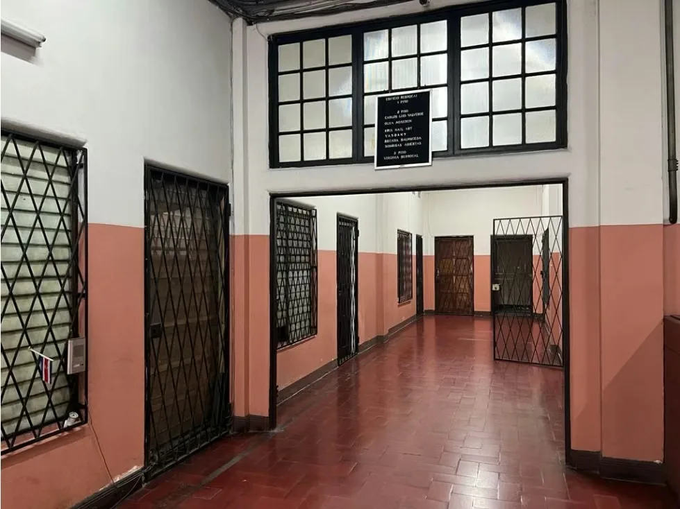 Ubicados en primera planta: Locales comerciales con frente a calle y con acceso desde la misma. — photo 4