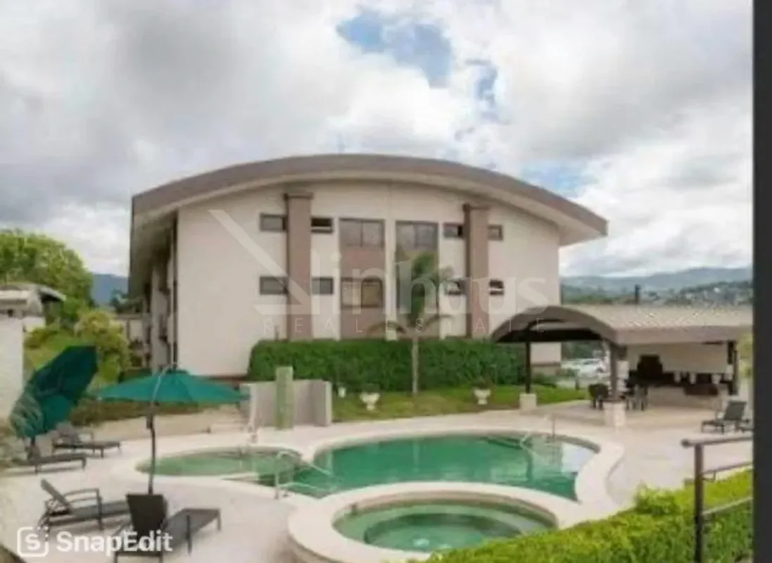 3-bedroom apartment, located on the 2nd floor with 94 m2, when entering we have living room, dining room and kitchen, a small balcony, 2 rooms sharing a full bathroom and the master ...