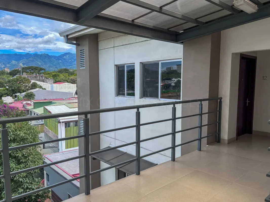 Living in Savannah means having the city nearby without giving up the comfort of home. This apartment offers a functional distribution and well-used spaces, ideal for those looking for ...