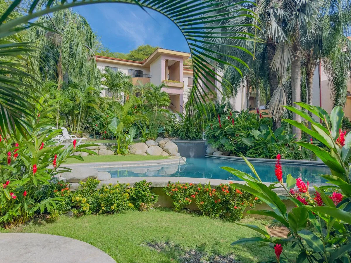 Serena Suites B1 – Ground-Floor Condo Between Playas del Coco and Ocotal