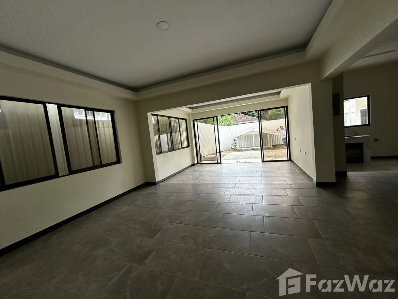 5 Bedroom House for Sale at Santa Ana for $600,000