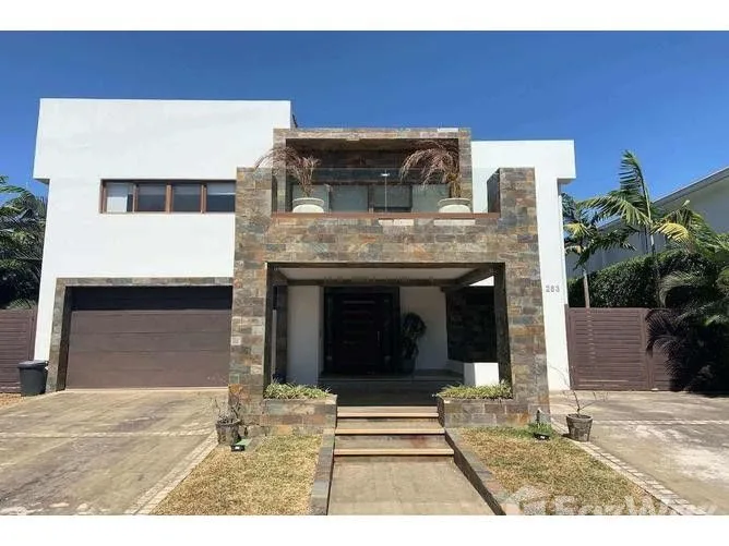 4 Bedroom House for Sale at Santa Ana for $695,000