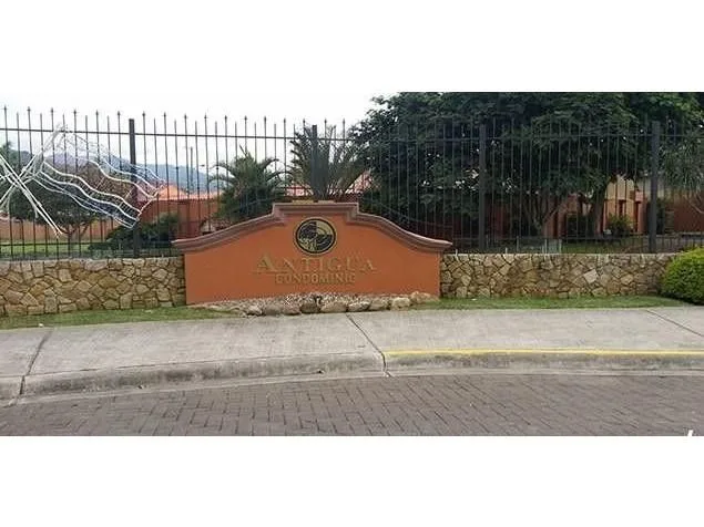 4 Bedroom House for Sale in El Guarco, Cartago for $159,000