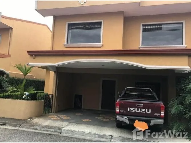 3 Bedroom House for Sale at Santa Ana for $215,000
